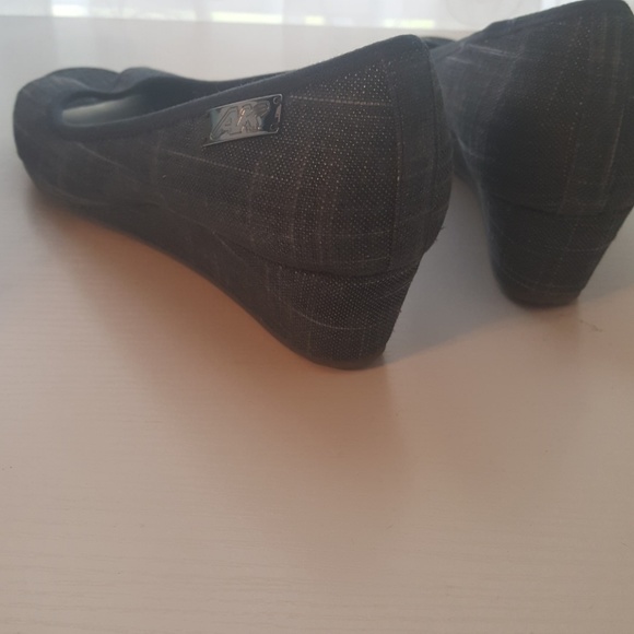 Shoes - Picture 2 of 4